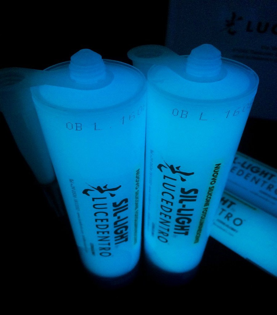 Silicone fotoluminescente che si illumina al buio - immagine 5