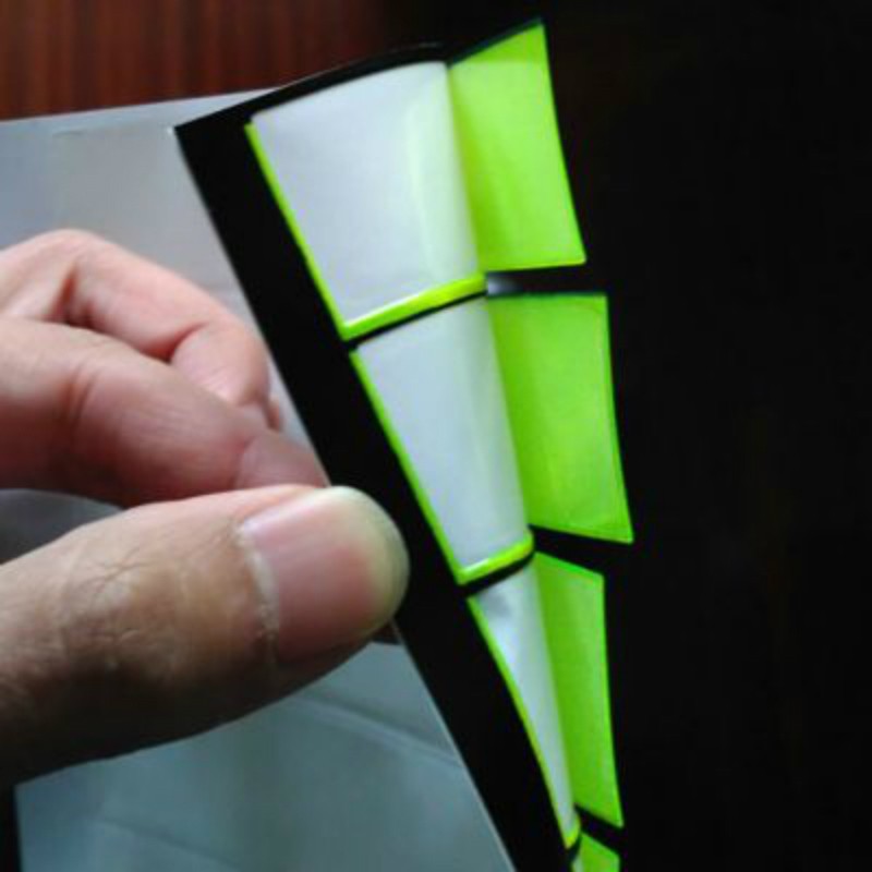 Strisce fluorescenti e rifrangenti adesive per sicurezza notturna - immagine 3